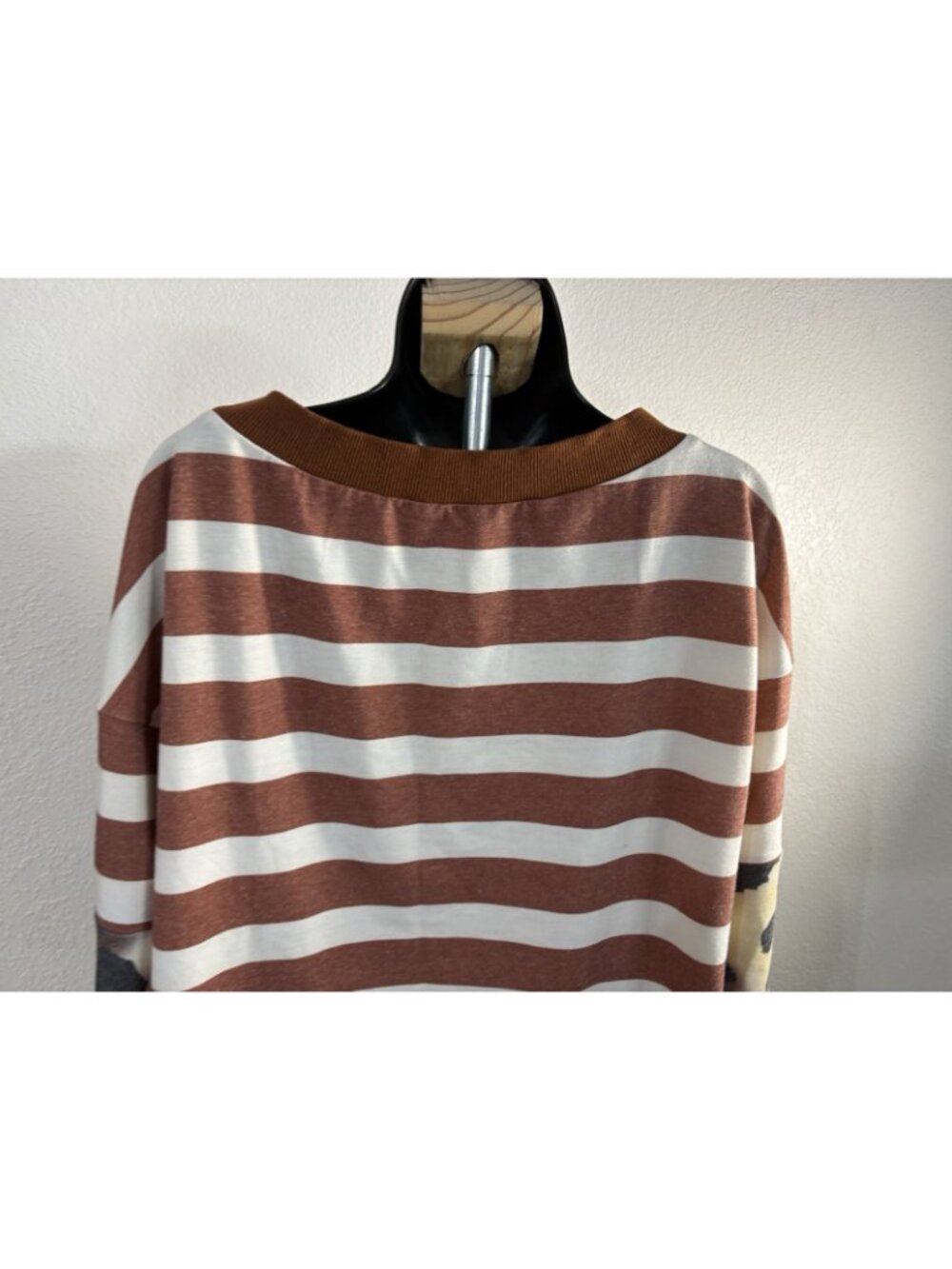 Womens Size M Top Long Sleeve Animal Print/ Striped Stretch - Picture 6 of 9